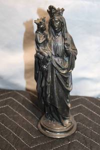 lot 70 image: Bronze Sculpture of Madonna and Child by Annemarie Bauer