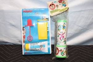 lot 86 image: Vintage Pocket Bubblos Bubble Set and Mickey Mouse Club Kaleidoscope