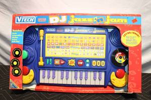 lot 89 image: VTech Little Smart DJ Jazz n Jam Musical Toy