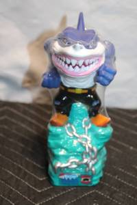lot 107 image: Street Sharks Bubble Bath Figurine 10 fl oz
