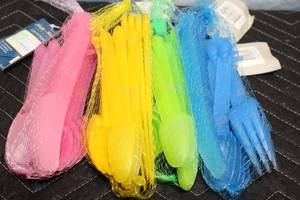lot 122 image: Set of Multi-Colored Plastic Cutlery Bundles