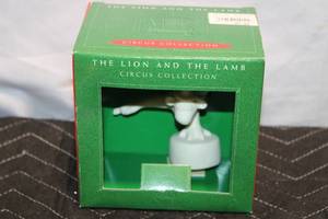 lot 132 image: The Lion and The Lamb Circus Collection Figurine