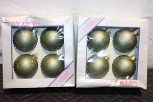 lot 140 image: Set of 8 Gold Glass Christmas Ornaments in Original Packaging