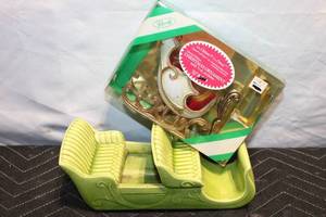 lot 142 image: Vintage Green Porcelain Sleigh and Limited Edition Christmas Ornament