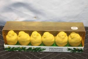 lot 147 image: Set of 6 Snowbird Light-Up Clip-On Bisque Ornaments by Department 56