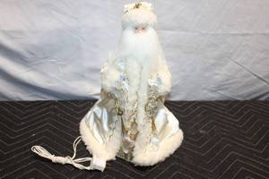 lot 151 image: Illuminated Santa Claus Holiday Figurine