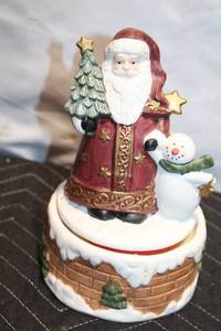 lot 155 image: Santa Claus and Snowman Ceramic Christmas Music Box