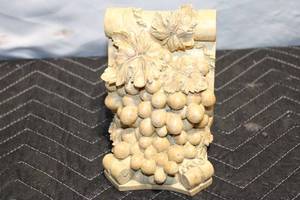 lot 171 image: Decorative Ceramic Grapevine Bookend