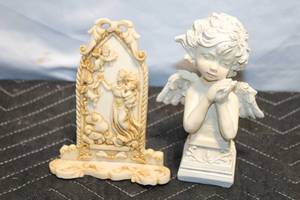 lot 172 image: Set of 2 Vintage Style Angel and Cherub Figurines