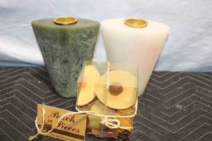 lot 182 image: Set of 2 Triangular Candle Holders with Decorative Potpourri
