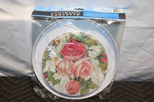 lot 227 image: Set of 2 Cooking Concepts Floral Burner Covers