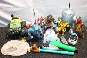 lot 254 image: Collection of 13 Assorted Action Figures and Toy Vehicles