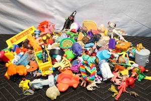 lot 256 image: Large Collection of Assorted Vintage and Modern Toys Including Action Figures and Vehicles