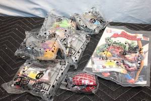 lot 260 image: Set of 6 Marvel Adventures Kids Meal Toys with Comic Book