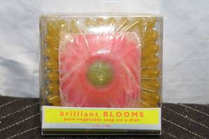 lot 273 image: Brilliant Blooms Pure Vegetable Soap with Dish