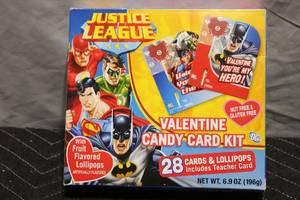 lot 274 image: Justice League Valentine Candy Card Kit with Lollipops