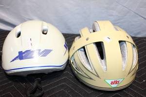 lot 282 image: Set of 2 Bicycle Helmets - Etto and Ice Brands