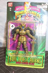 lot A-290 image: Mighty Morphin Power Rangers Evil Space Aliens Goldar Action Figure