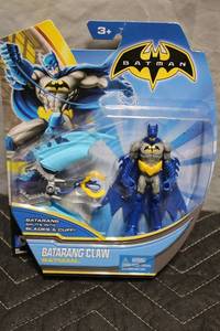 lot A-320 image: Batman Batarang Claw Action Figure with Accessories