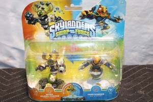 lot A-323 image: Skylanders Swap Force Nitro Magna Charge and Free Ranger Figures