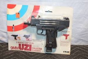 lot A-326 image: Vintage Larami Z-Matic 9mm Uzi Cap Gun Collector Classic