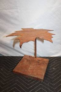lot 348 image: Rustic Maple Leaf Shaped Metal Display Stand