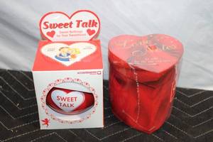 lot 362 image: Set of Heart-Shaped Sweet Talk and Love Notes Gift Boxes