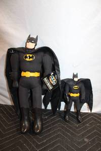 lot 374 image: Set of 2 Batman Plush Toys - Large and Small