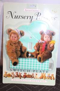 lot 388 image: Anne Geddes Nursery Room Teddy Bear Switch Plate