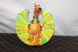 lot 406 image: Scooby-Doo Novelty Lunchbox with Pop-Up Figure