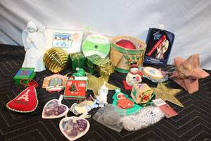 lot 412 image: Collection of Assorted Holiday Ornaments and Decorations