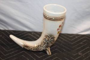 lot 455 image: Vintage German Deutschland Coat of Arms Ceramic Drinking Horn