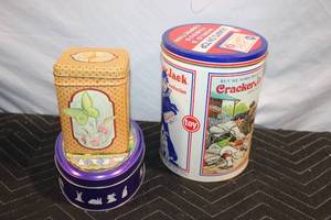 lot 478 image: Set of 3 Decorative Tin Containers with Vintage Designs