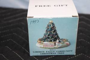 lot 482 image: 1995 Liberty Falls Community Christmas Tree Ornament