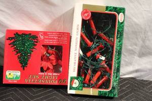 lot 486 image: Vintage Decorative Poinsettia String Light Sets