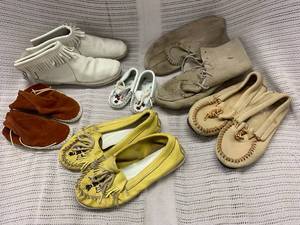 lot 26J image: Collection of Vintage Moccasin Shoes and Boots Assortment
