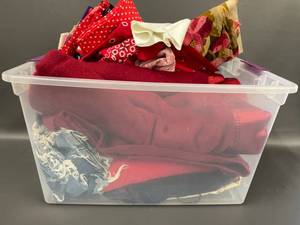 lot 33J image: Mixed Fabric Scraps Remnant Lot