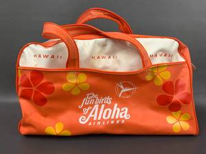 lot 42J image: Vintage Aloha Airlines Hawaii Travel Bag