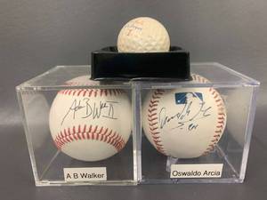 lot 44J image: Autographed Baseballs & Vintage Golf Ball - NO COA