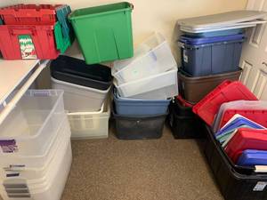 lot 112F image: Assorted Storage Bins and Lids Lot
