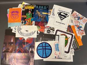 lot 118J image: Assorted Comics, Posters & Inserts