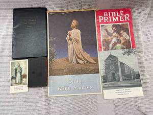 lot 127J image: Vintage Religious Booklets and Calendar Set
