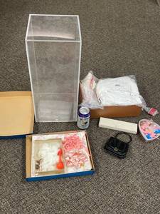 lot 134F image: Vintage Nursery Set and Acrylic Display Case