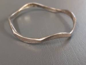 lot 17W image: Sterling Silver Bangle Bracelet