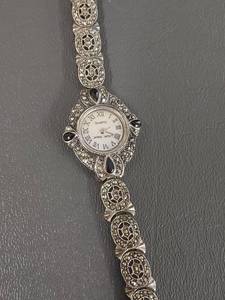 lot 44W image: Elegant Sterling Silver Vintage Ladies Quartz Watch