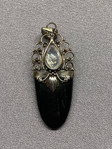 lot 6B image: Vintage Sterling Silver 925 Artisan Black Stone Pendant with Gem
