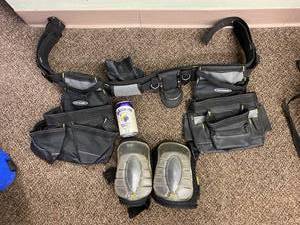 lot 20F image: Voyager Tool Belt and Gel Comfort Knee Pads Set