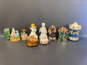 lot 25B image: Assorted Vintage Music Boxes & Figurines Collection