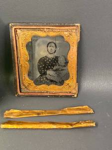 lot 28B image: Antique 19th-Century Tintype Photo in Case