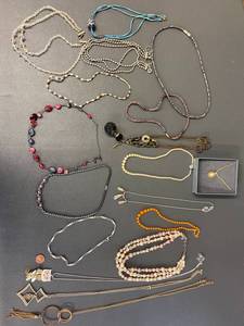 lot 30B image: Assorted Vintage Necklace Lot Mixed Styles